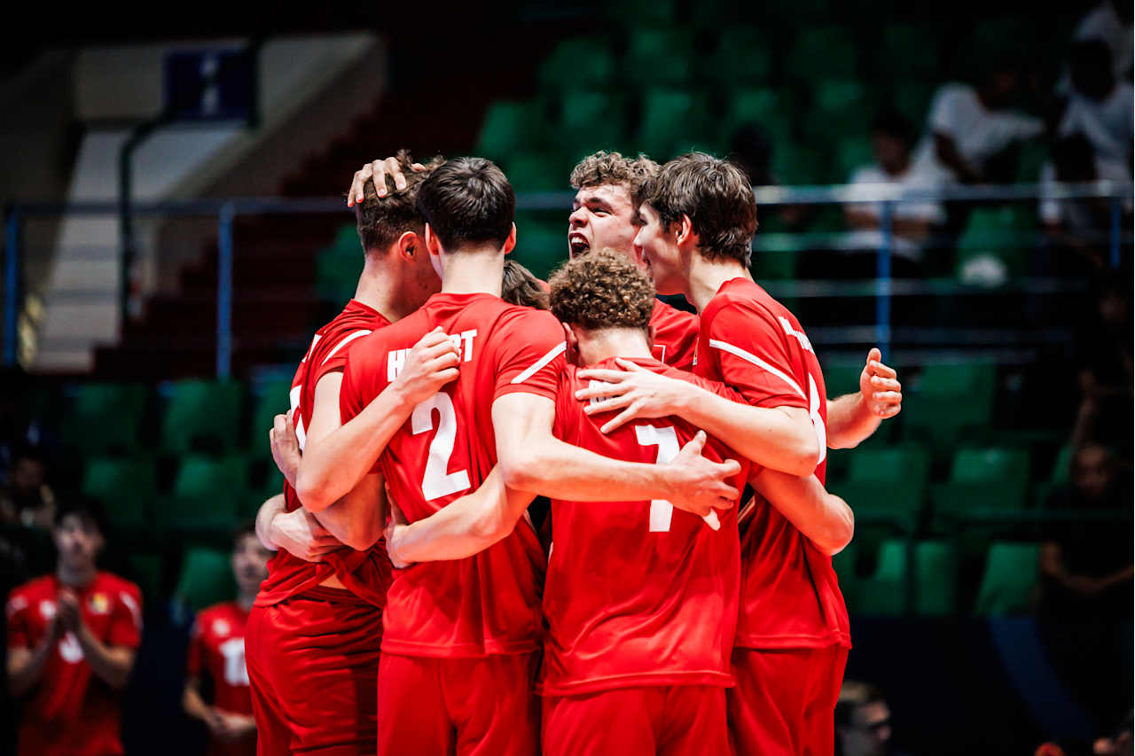 Belgian players huddles after a point