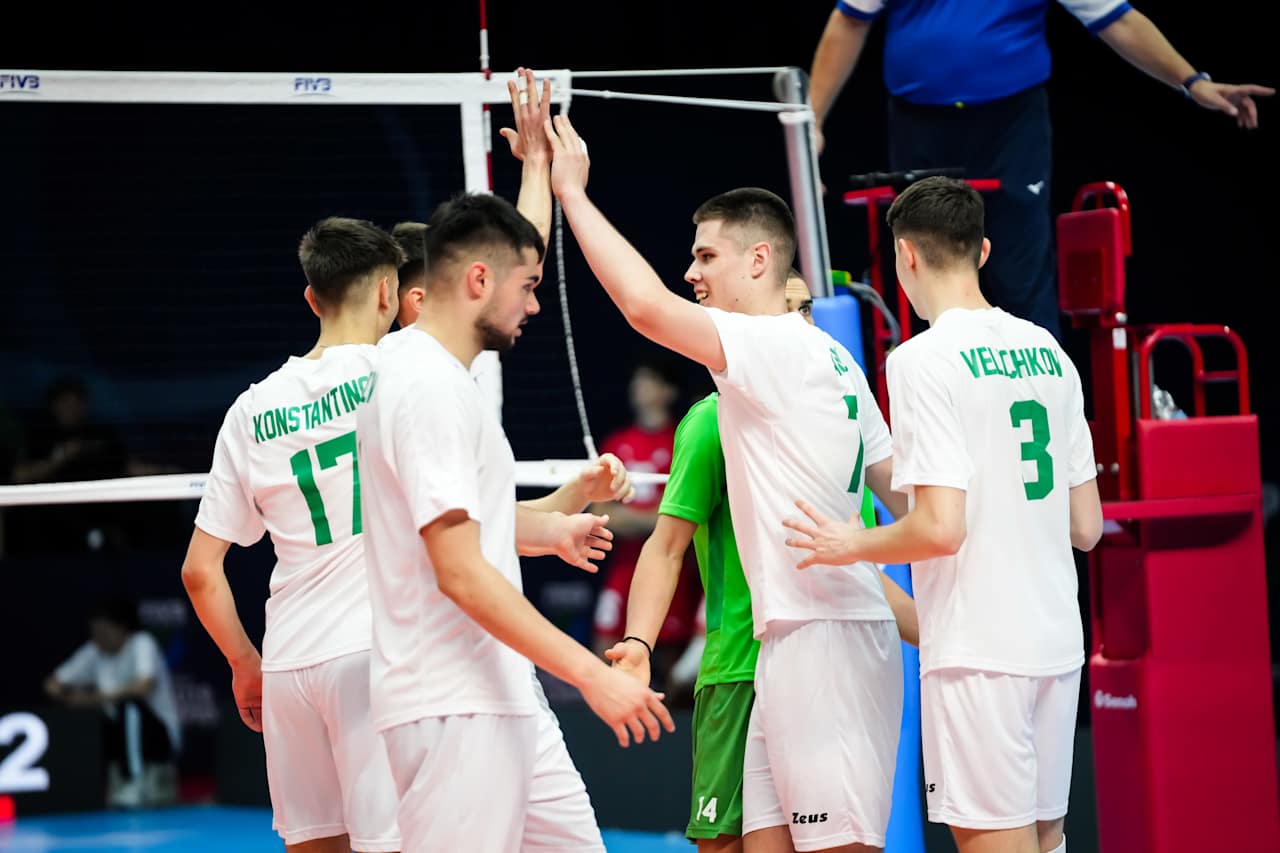 Bulgaria celebrates after winning a point